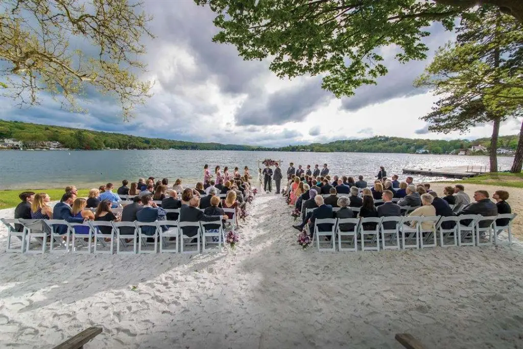 Beachside wedding ceremony at Lake Mohawk Country Club