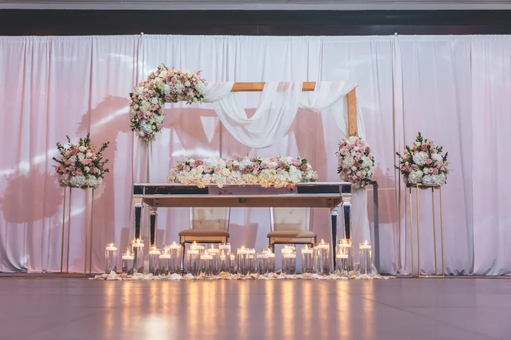 Head wedding table