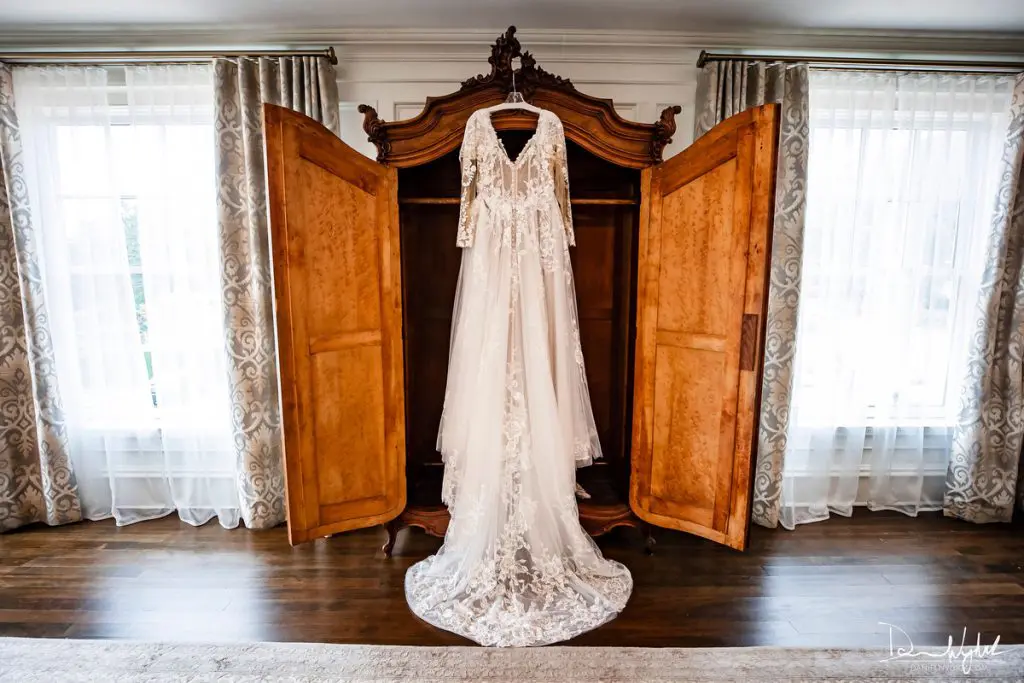 Wedding gown