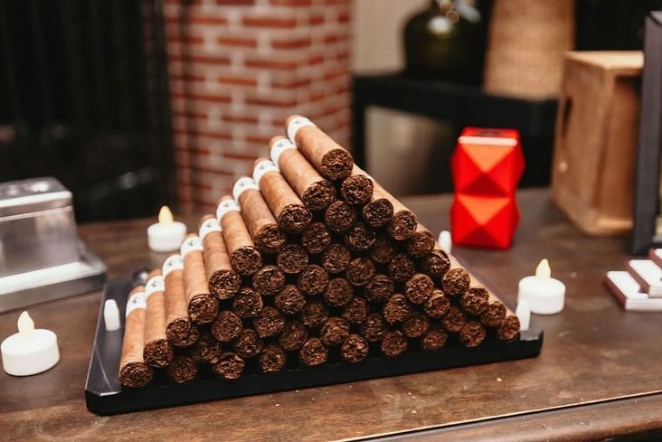 The Mobile Cigar Lounge at wedding reception