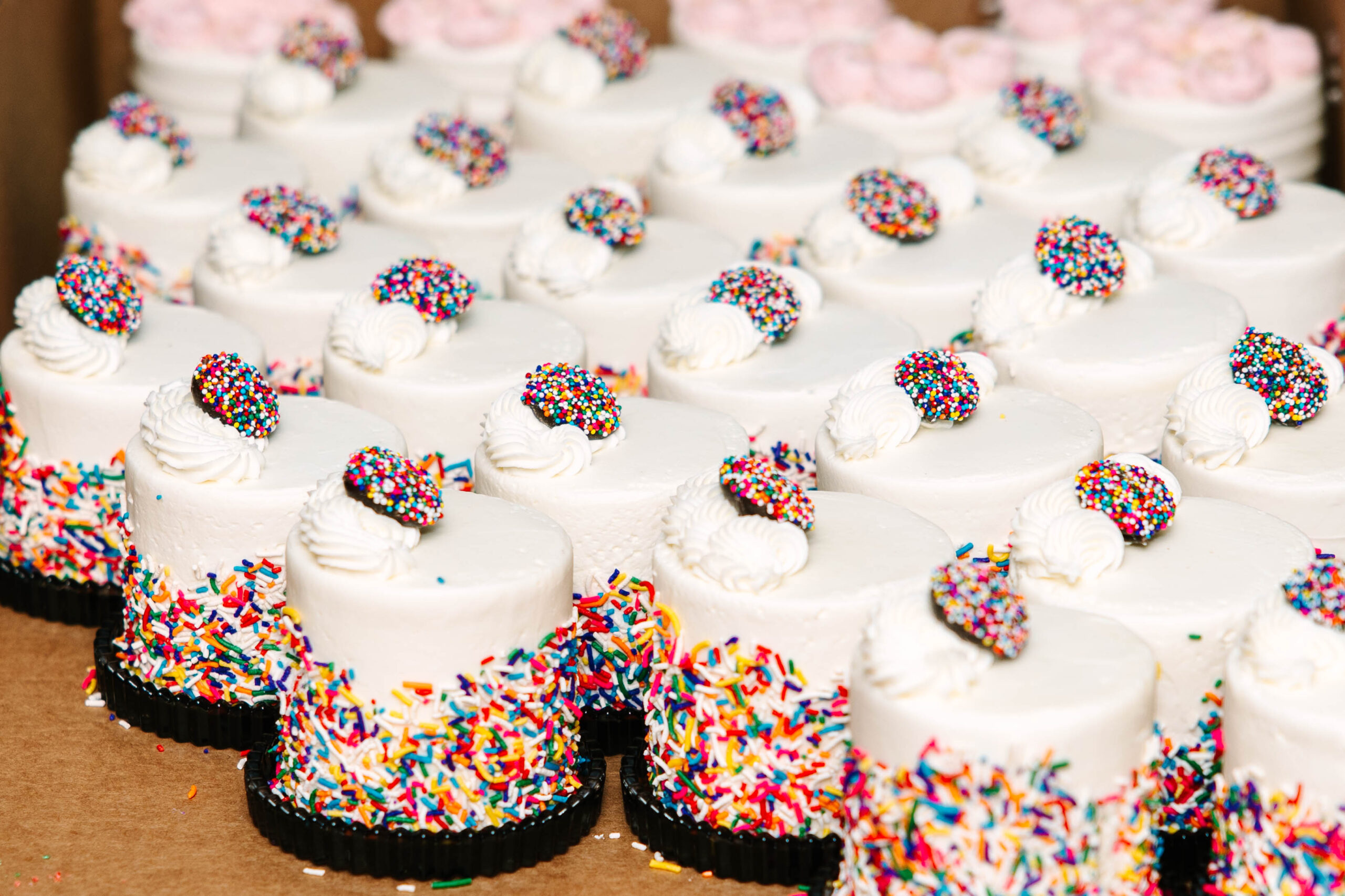 Mini cake wedding favors from Chocolate Carousel, Wall, NJ